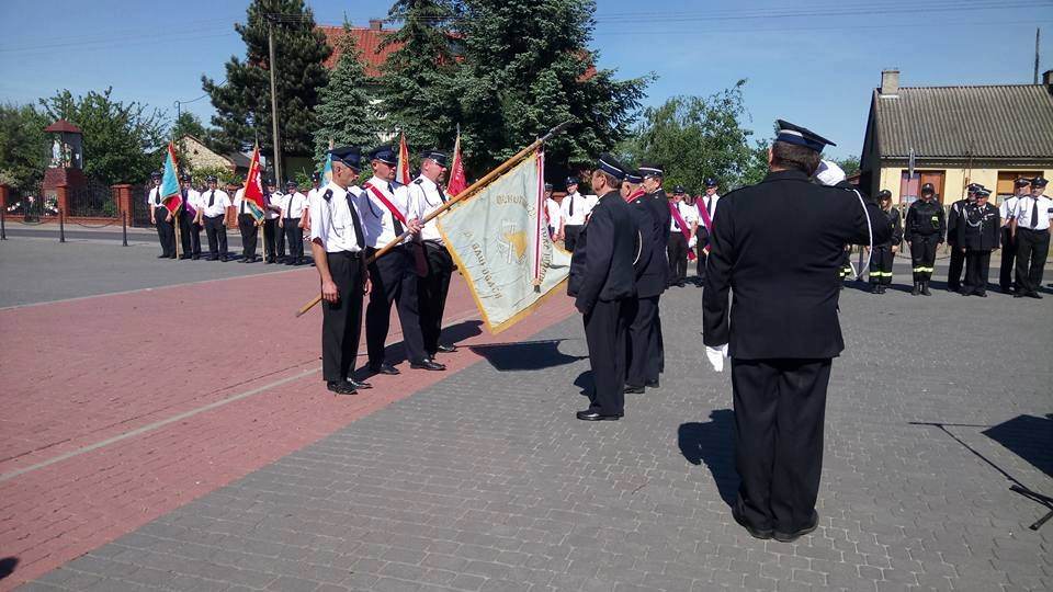 OSP Barłogi z nowym sztandarem jednostki