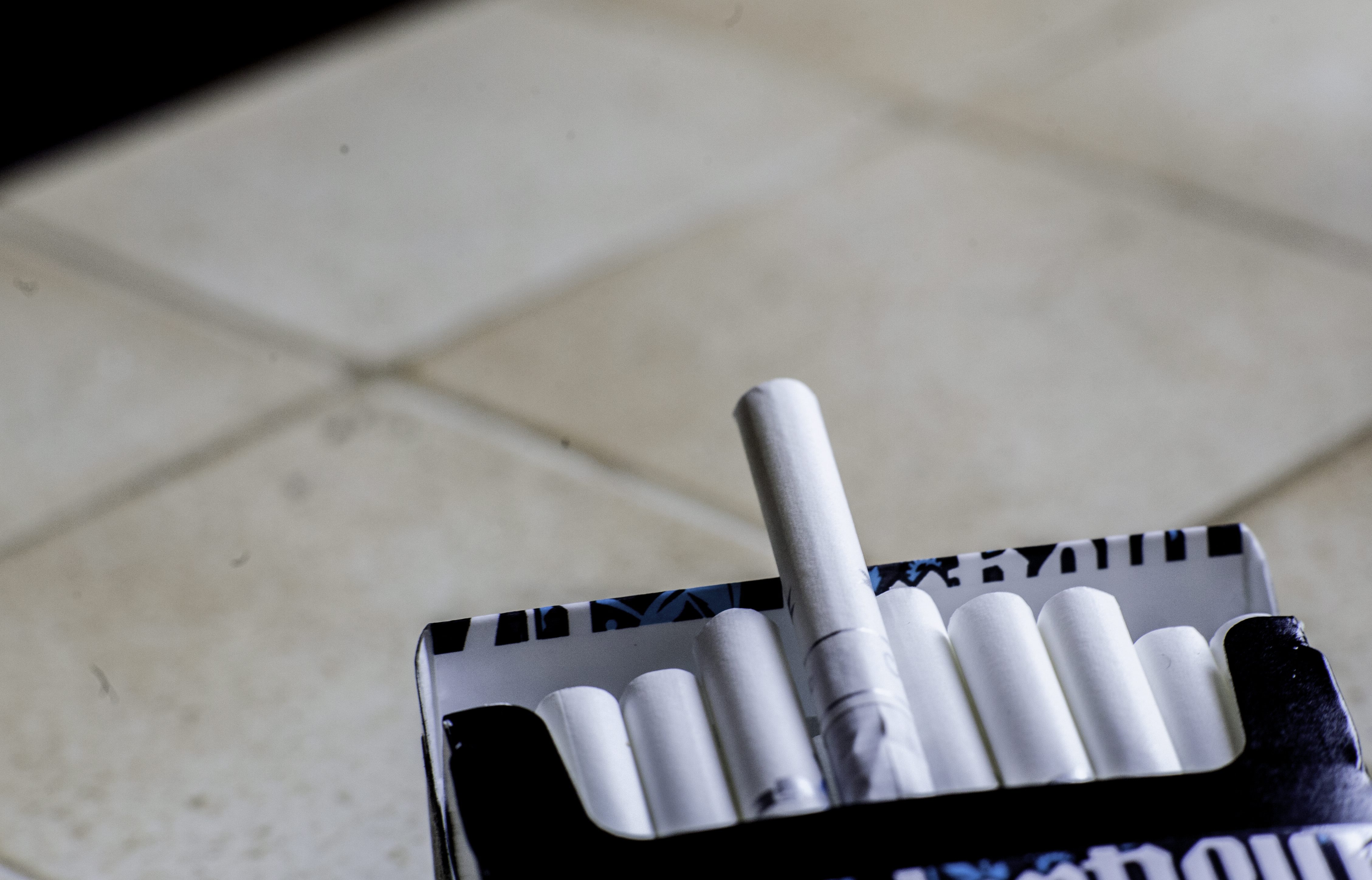 Naczelna Rada Lekarska apeluje: podnieść ceny najtańszych, tradycyjnych papierosów