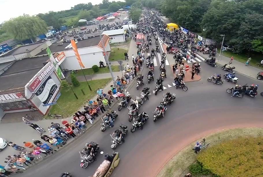 Dźwięk silników na ulicach miasta [VIDEO]