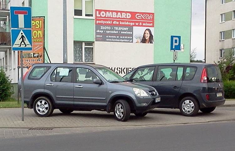 Parkujący ograniczają widoczność