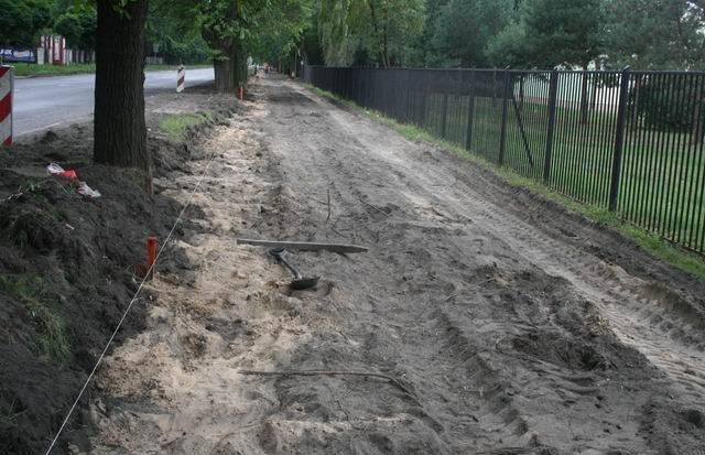 Są pieniądze na chodnik na Poniatowskiego 