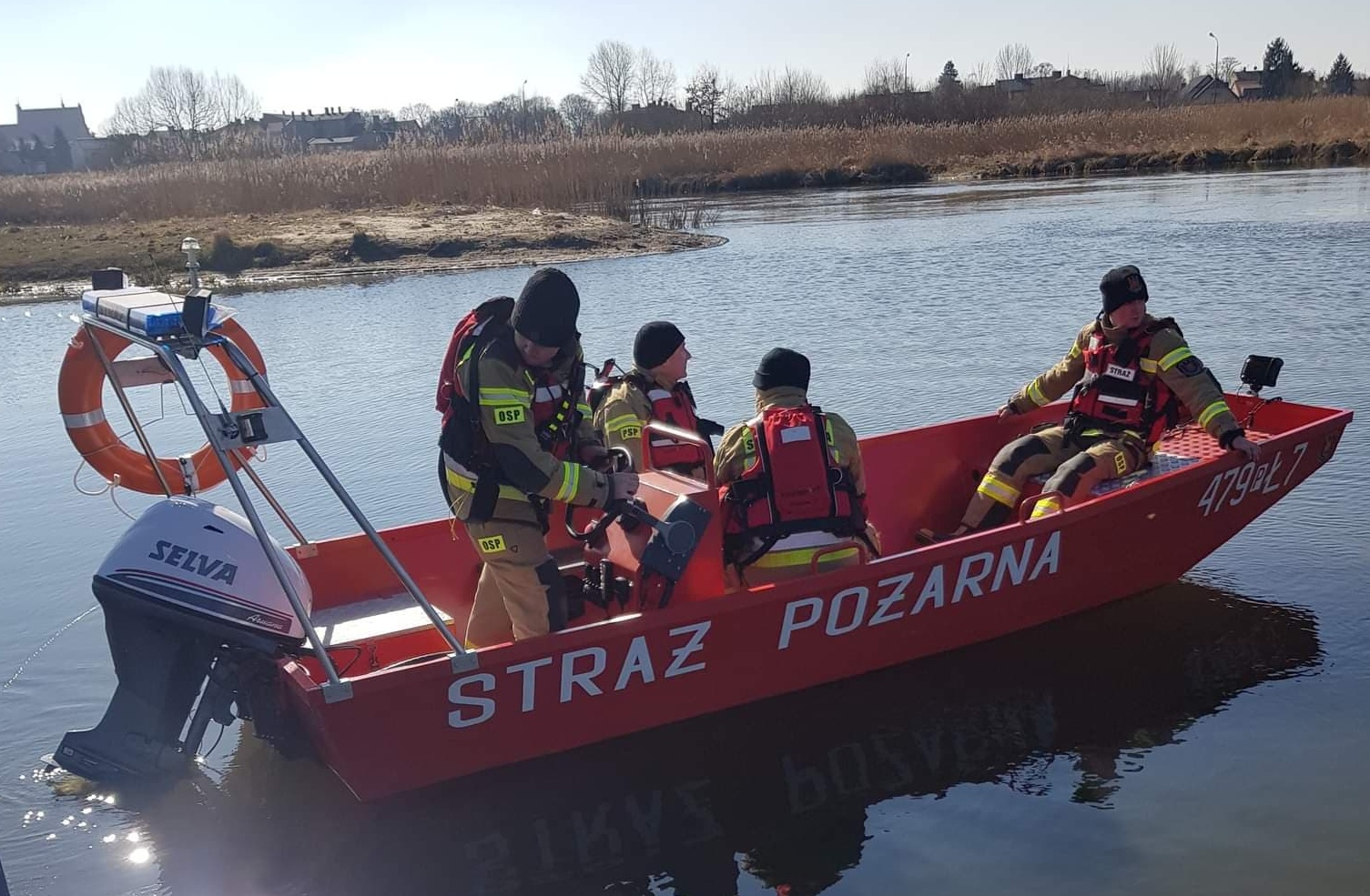 Wznowiono poszukiwania mężczyzny. Strażacy patrolowali rzekę