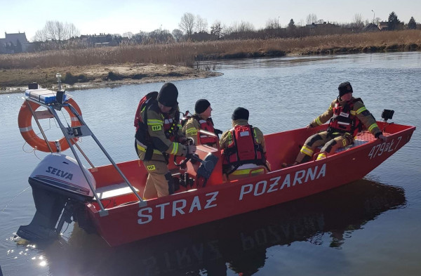 Wznowiono poszukiwania mężczyzny. Strażacy patrolowali rzekę