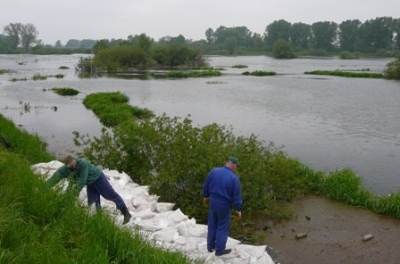 Podmyty wał przy ulicy Bogumiła