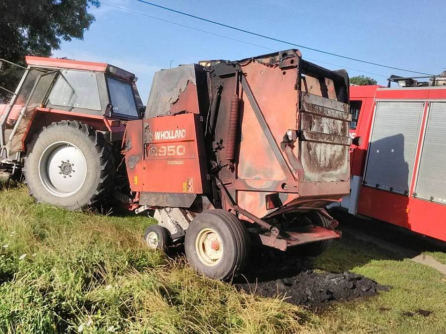 Dąbrowice: Pożar prasy rolniczej i ścierniska