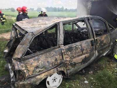 Pożar samochodu osobowego w garażu