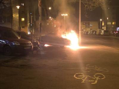 Pożar samochodu na parkingu. Czy to było podpalenie?