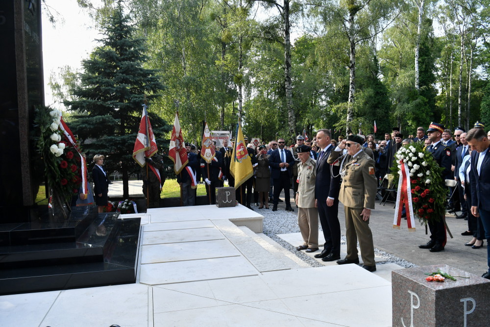 Warszawa: przed pomnikiem Gloria Victis w godzinę 