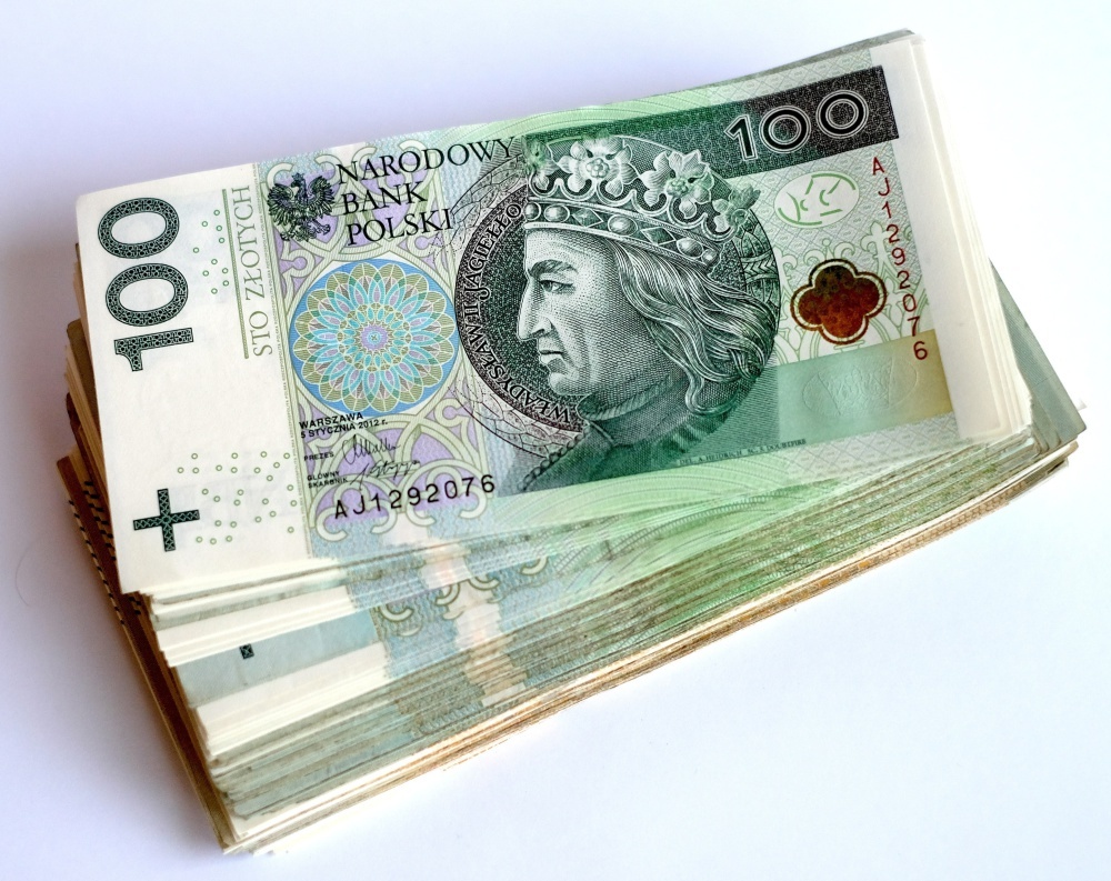 Badanie: kobiety częściej niż mężczyźni przejmują w związku kontrolę nad finansami