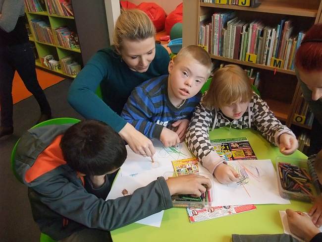 Maluchy z SOSW odwiedziły bibliotekę