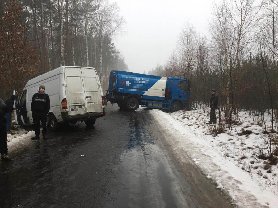 Samochody wypadały z drogi. Kolizje w gminie Osiek Mały