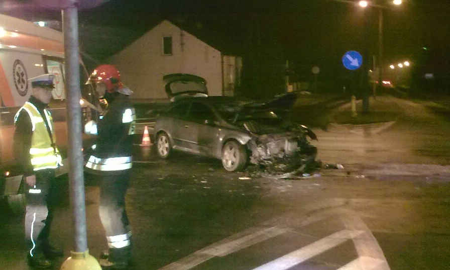 Osobówką wjechał w tył TIRa. Trafił do szpitala