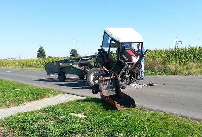 Dachował po błędzie kierowcy ciągnika