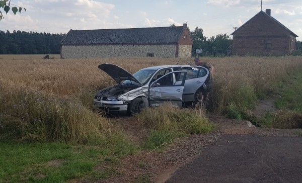 Zjechał na przeciwległy pas i uderzył w samochód dostawczy