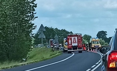 Policja wyjaśni przebieg zdarzenia. BMW wylądowało w rowie