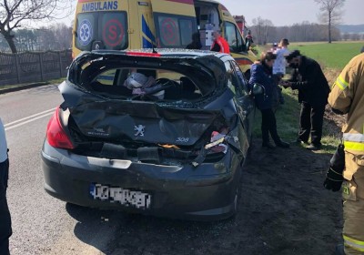 Ciężarówką najechał na tył Peugeota. W środku małe dzieci