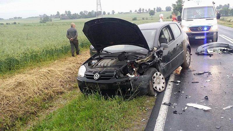 KŁODAWA: Zderzenie dwóch osobówek w Bierzwiennej