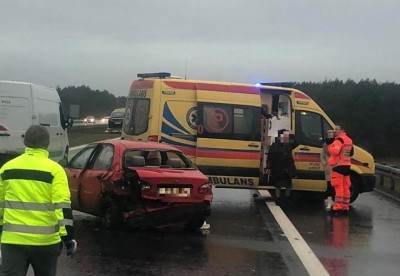 Kierowca Opla najechał na tył Lanosa