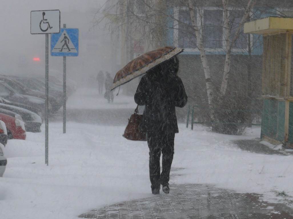 Uwaga! Śliskie drogi i chodniki