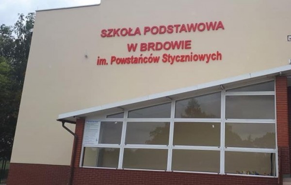 Cała szkoła w Brdowie przechodzi na nauczanie zdalne. Nauczyciel z koronawirusem