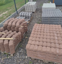 Krawężnik betonowe imitujące kostkę, kamienie