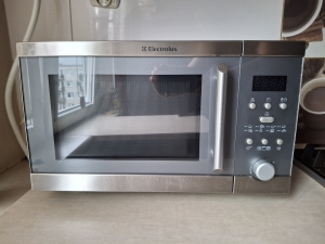 Sprzedam  mikrofalę  electrolux 