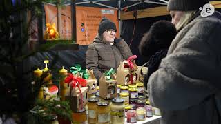 Jarmark Świąteczny przed budynkiem Starostwa Powiatowego